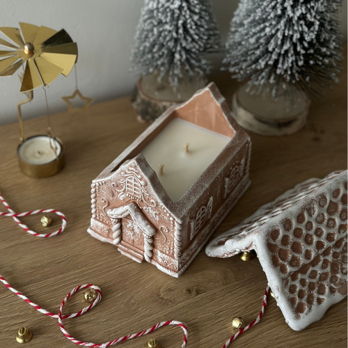 Świeca Sojowa Dekoracyjna – Domek Piernikowy