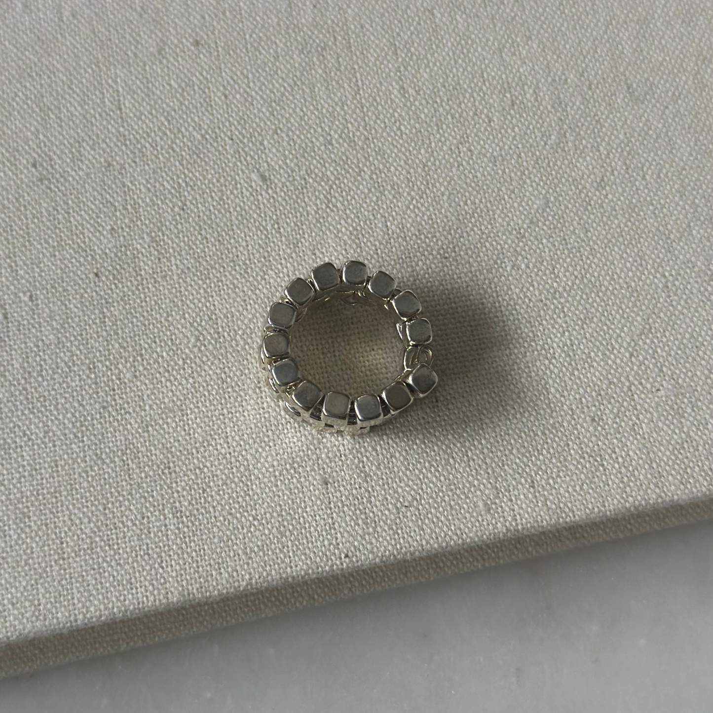 Pierścionek HEMATITE CUBES