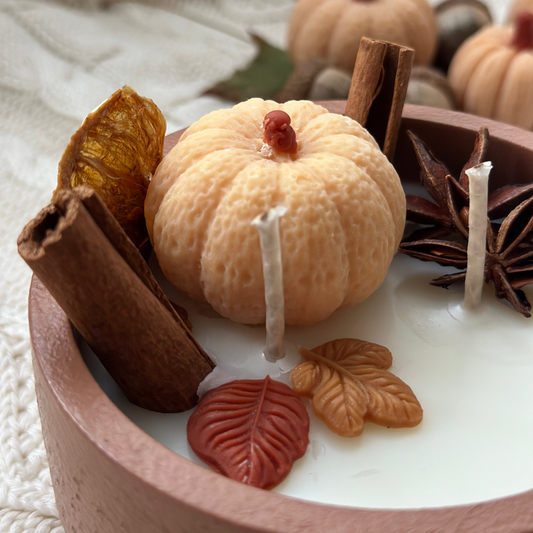 Świeca Sojowa Dekoracyjna – Dynia, Liście i Przyprawy