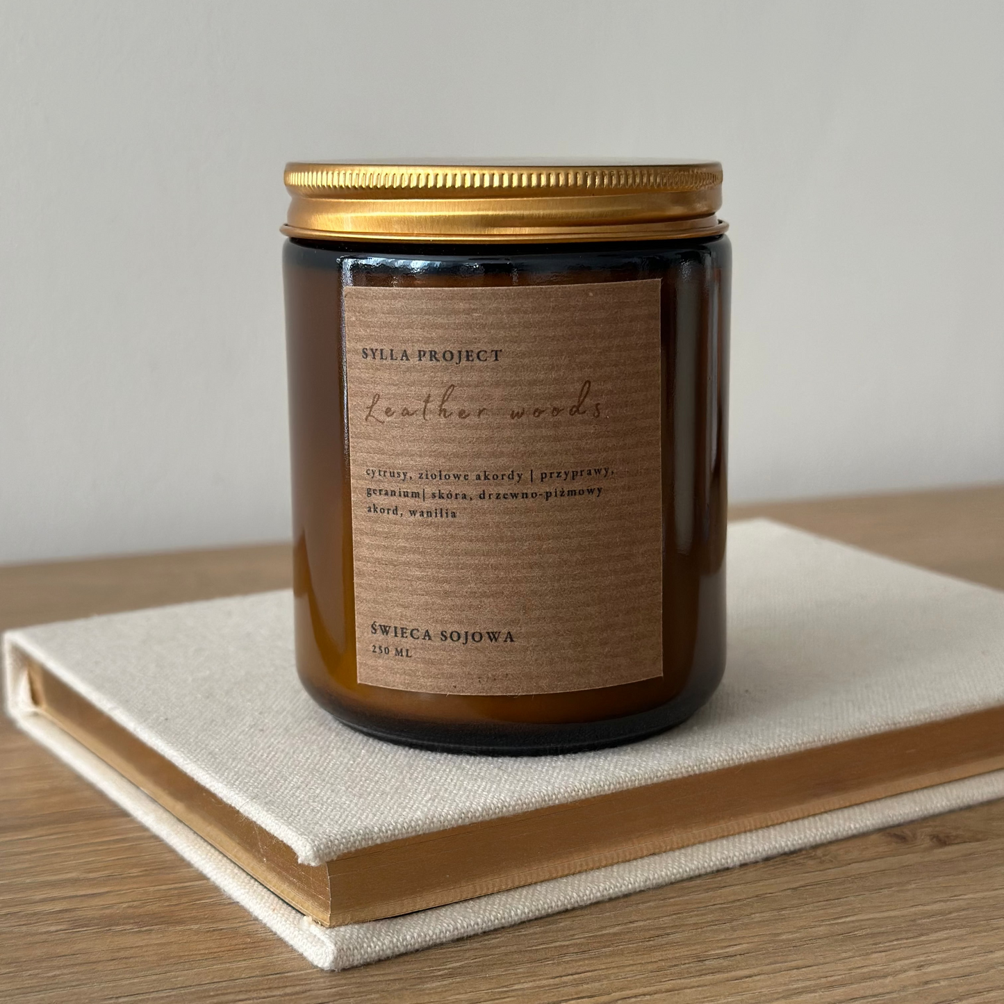 Świeca Sojowa 250 ml – Leather woods