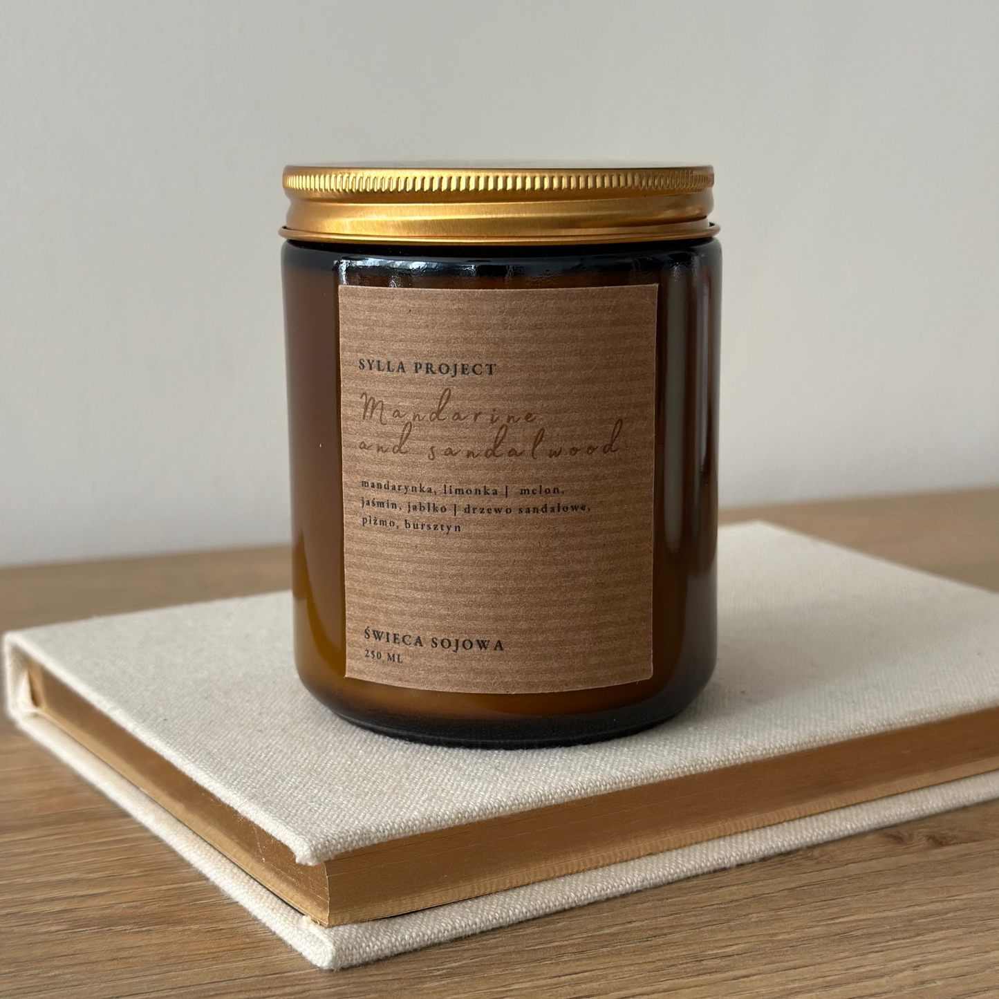 Świeca Sojowa 250 ml – Mandarin and Sandalwood