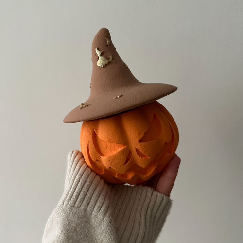 Halloween – Świeca Sojowa Dekoracyjna Dynia z Kapeluszem