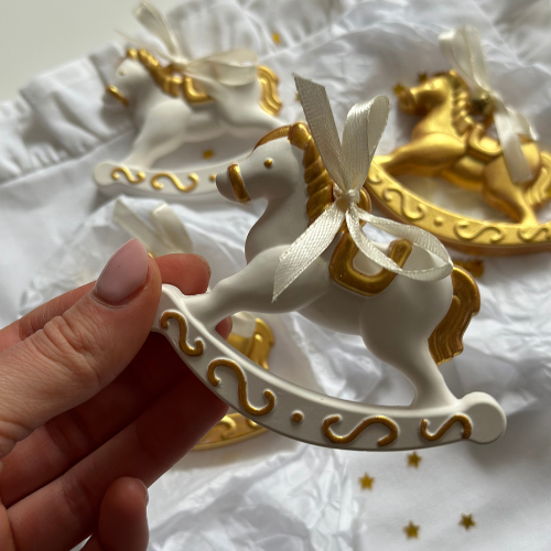 Zestaw Prezentowy Świąteczny: Świeca Karuzela Z Konikami i Dwie Zawieszki Konik