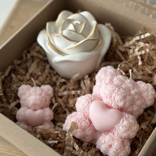 Zestaw Prezentowy – Świeca Sojowa Róża Biała + Świeca Sojowa Teddy Bear & Teddy Bear Mały Różowy