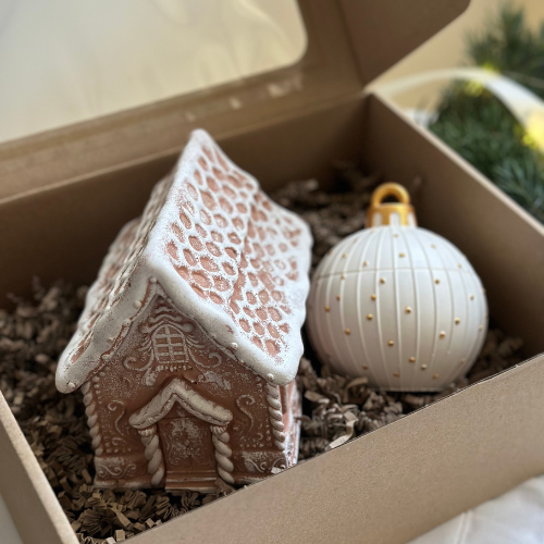 Zestaw Prezentowy Świąteczny: Świeca Domek Piernikowy i Bombka Świąteczna