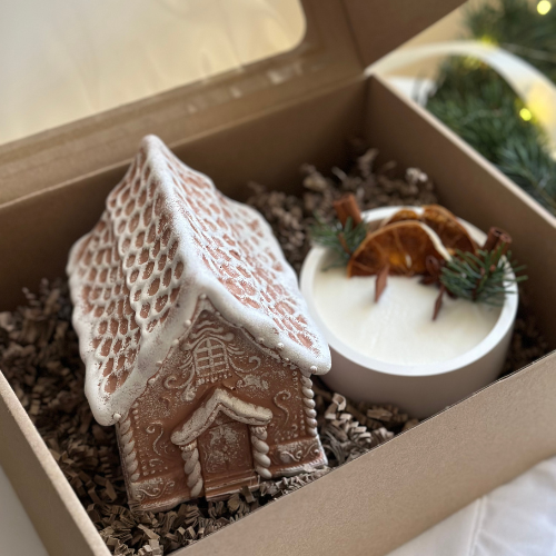 Zestaw Prezentowy Świąteczny: Świeca Domek Piernikowy i Świeca Korzenna