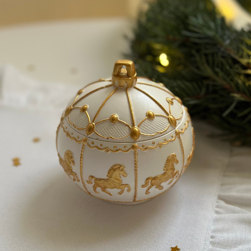 Świeca Sojowa Dekoracyjna - Bombka Świąteczna z Konikami Gold