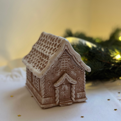 Świeca Sojowa Dekoracyjna – Domek Piernikowy