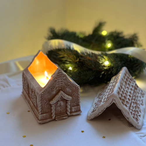 Świeca Sojowa Dekoracyjna – Domek Piernikowy