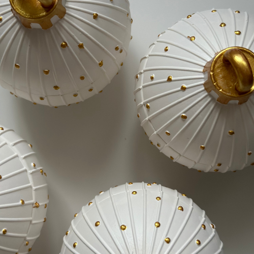 Zestaw Prezentowy Świąteczny: Świeca Karuzela + Bombka Świąteczna W Pudełku Prezentowym