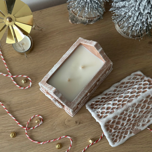 Świeca Sojowa Dekoracyjna – Domek Piernikowy