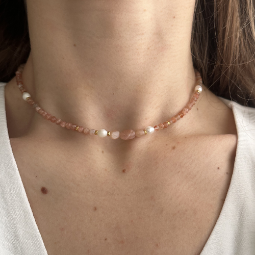 Minimalistyczny Naszyjnik Golden Glow – Kamień Słoneczny i Perły