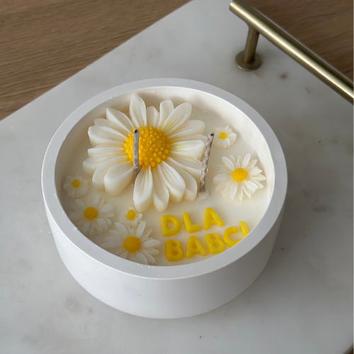 Świeca sojowa „Z miłości dla Babci” z kwiatowym motywem