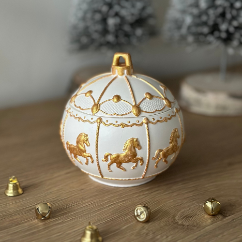 Świeca Sojowa Dekoracyjna - Bombka Świąteczna z Konikami Gold