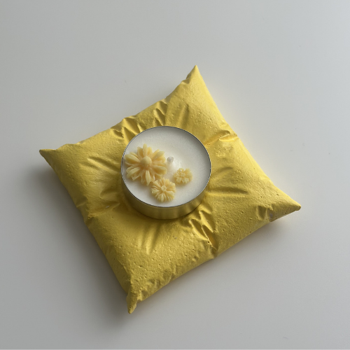 Zestaw - Podstawka pod świecę tealight – Poduszka & Sojowe Świece Tealight 8 szt. – Wiosenny Kwiat