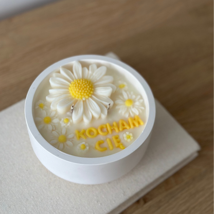 Świeca Sojowa „Kocham Cię” z Kwiatowym Motywem