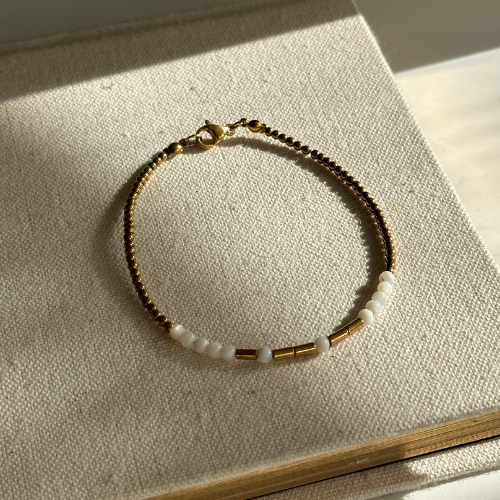 Morse Code Bracelet – Hematite & Natural Shell | 1 word