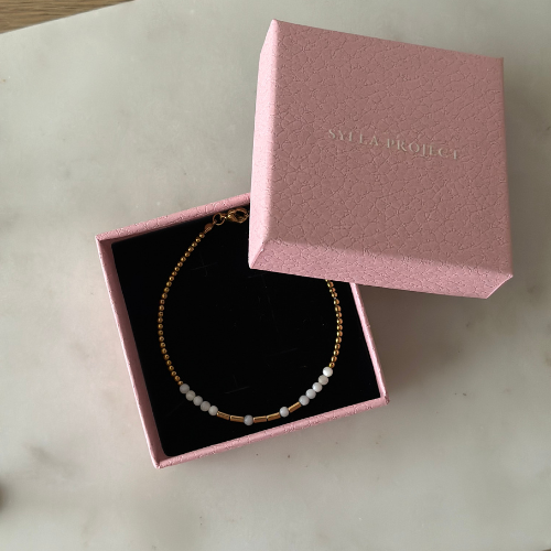 Morse Code Bracelet – Hematite & Natural Shell | 1 word