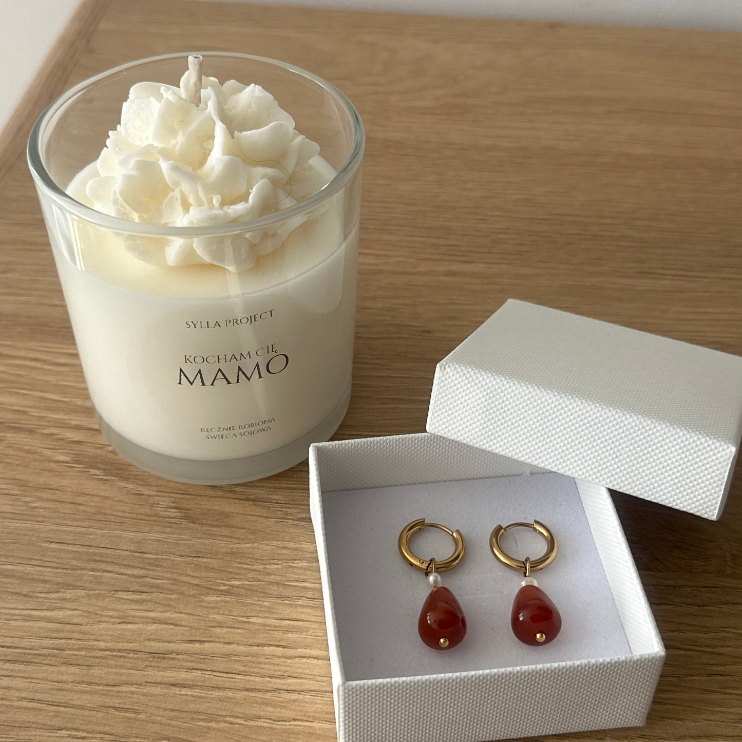 Zestaw na Dzień Mamy - Świeczka Kocham Cię Mamo i Kolczyki Pearl & Agate
